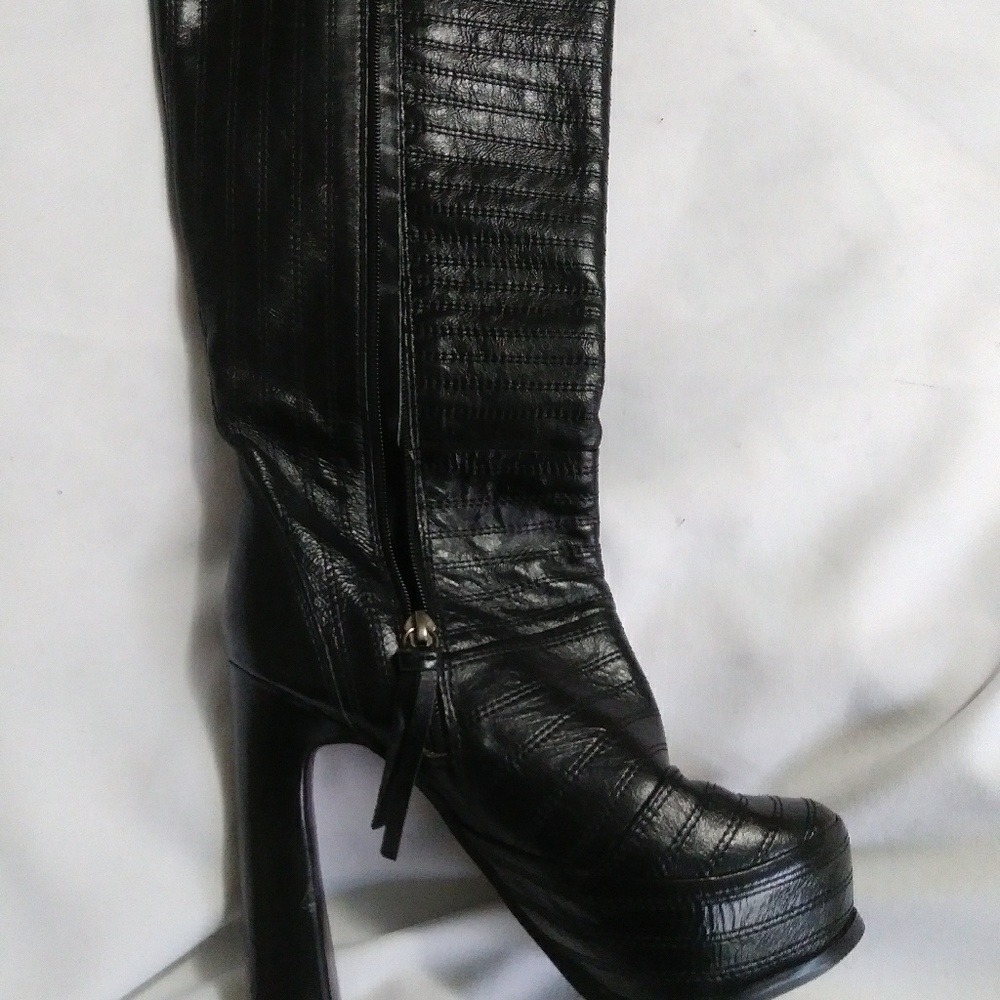 Mojo Moxy knee high boots 7M